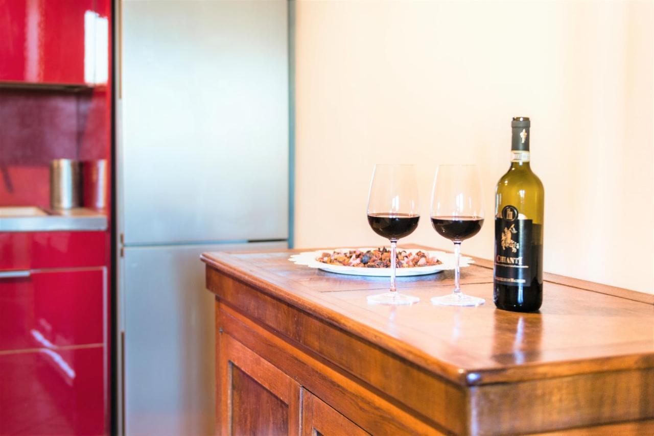 Hostly - La Pera Suite Apartment - 2 Bedrooms, Full Center Pisa Buitenkant foto